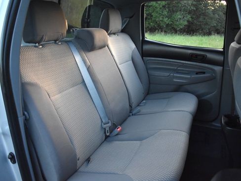 Used 2013 Toyota Tacoma PreRunner w/ SR5 Pkg RWD image 40