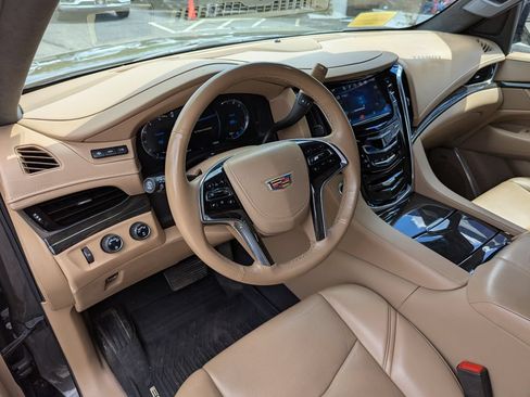 Used 2020 Cadillac Escalade Platinum AWD/4WD image 13
