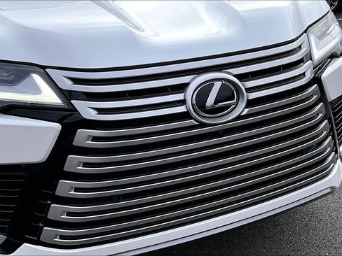 Used 2024 Lexus LX 600 4WD w/ Luxury Package image 30