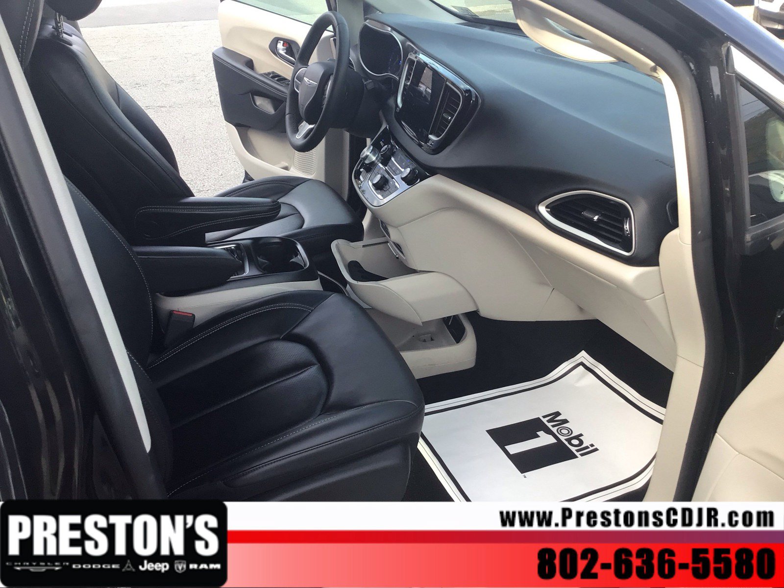 Used 2024 Chrysler Pacifica Touring-L FWD image 25