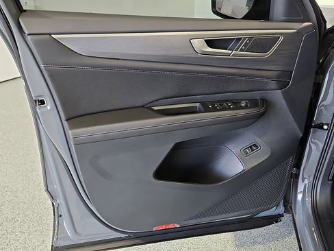 New 2026 Volkswagen Atlas Cross Sport SE FWD image 13