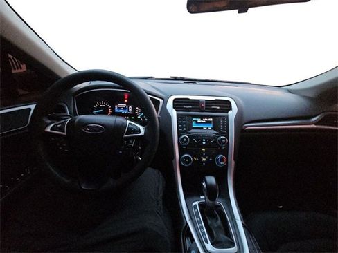 Used 2013 Ford Fusion SE image 12