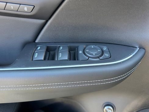 Used 2023 Buick Envision Essence FWD image 19