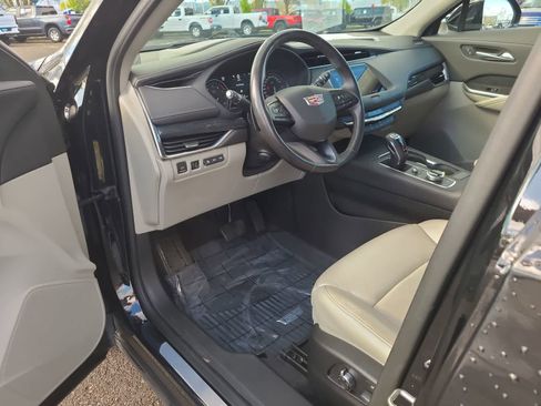 Used 2019 Cadillac XT4 Premium Luxury w/ Technology Package AWD/4WD image 10