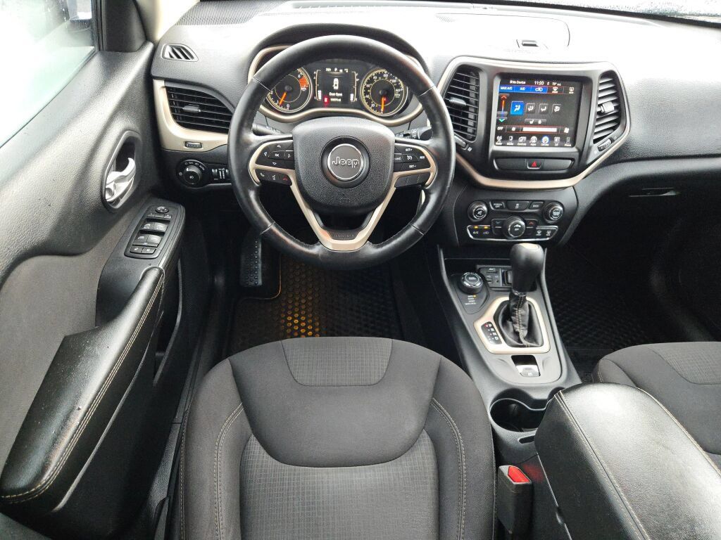 Used 2016 Jeep Cherokee Latitude w/ Cold Weather Group AWD/4WD image 22