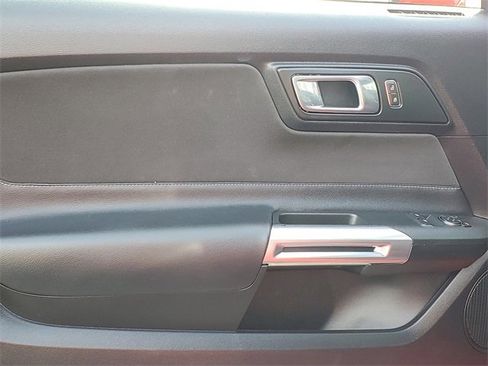 Used 2018 Ford Mustang Coupe image 25