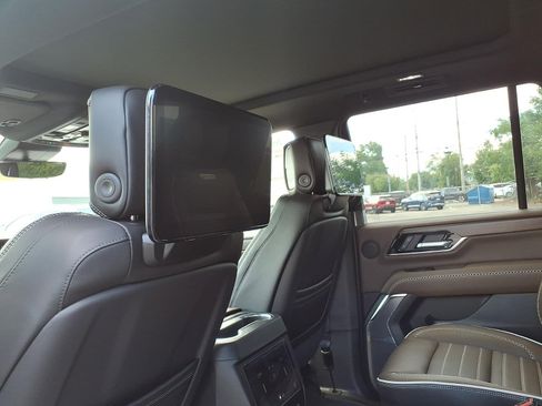 New 2026 GMC Yukon Denali Ultimate AWD/4WD image 14