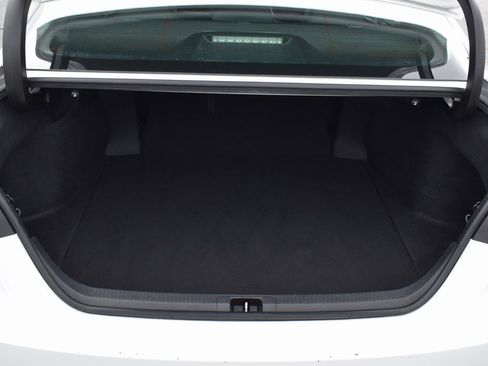 Used 2019 Toyota Camry SE image 7