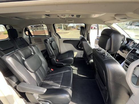 Used 2011 Chrysler Town & Country Touring-L w/ Entertainment Group #2 FWD image 14