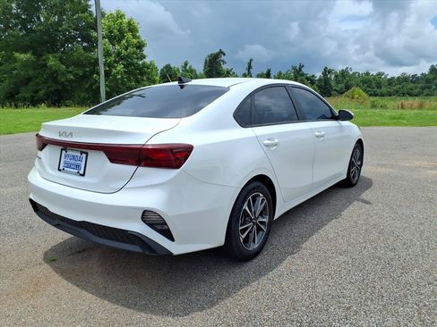 Used 2023 Kia Forte LXS w/ LXS Technology Package FWD image 5
