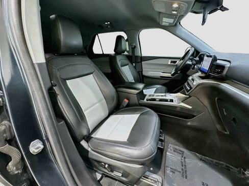 Used 2022 Ford Explorer XLT w/ Equipment Group 202A RWD image 28