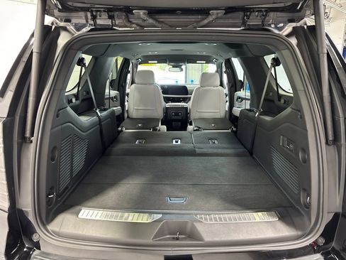 Used 2025 Chevrolet Suburban Premier AWD/4WD image 67