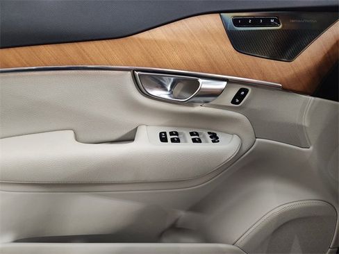 Used 2021 Volvo XC90 T6 Momentum w/ Advanced Package image 24