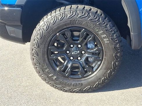 Used 2023 Chevrolet Silverado 1500 ZR2 w/ Technology Package image 8