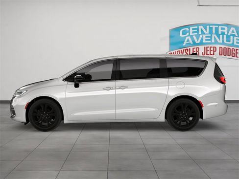 New 2026 Chrysler Pacifica Select image 3