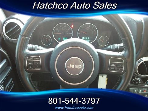 Used 2016 Jeep Wrangler Rubicon w/ Power Convenience Group image 22
