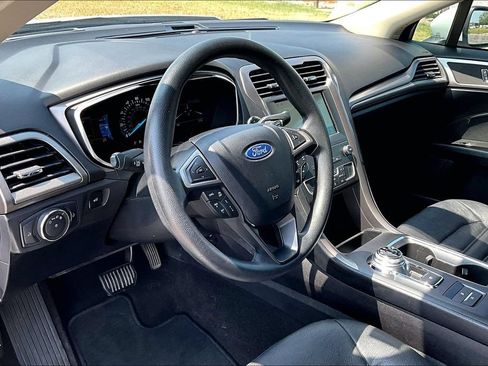 Used 2020 Ford Fusion SE FWD image 12