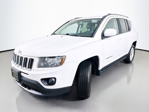 Used 2016 Jeep Compass Latitude AWD/4WD image 3