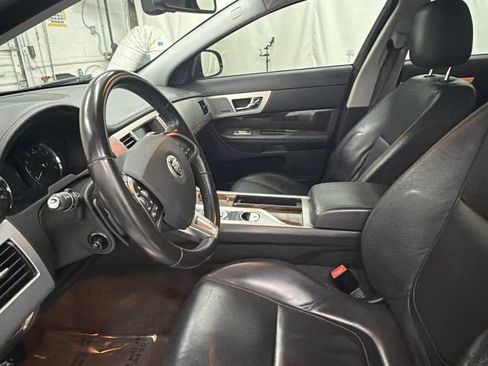 Used 2013 Jaguar XF RWD image 14
