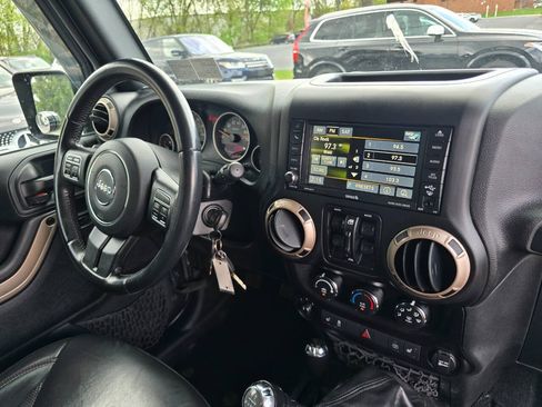 Used 2017 Jeep Wrangler Unlimited Sahara AWD/4WD image 29