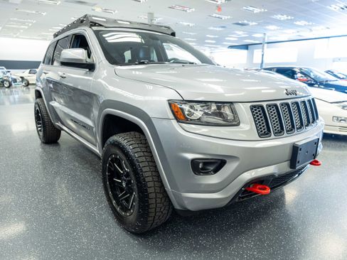 Used 2015 Jeep Grand Cherokee Altitude AWD/4WD image 3