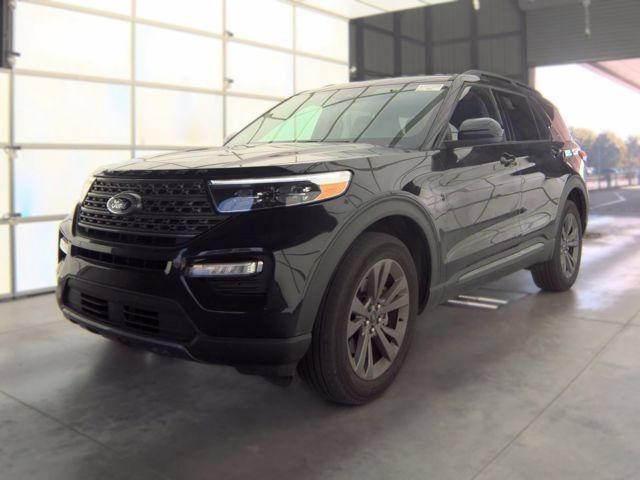 Used 2024 Ford Explorer XLT w/ Equipment Group 202A AWD/4WD image 1