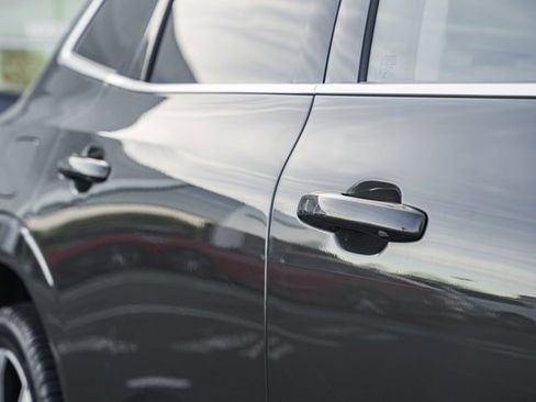 Used 2018 Volvo XC60 T6 Momentum w/ Convenience Package image 15