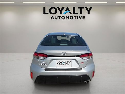 Used 2025 Toyota Corolla SE w/ SE Premium Package image 4