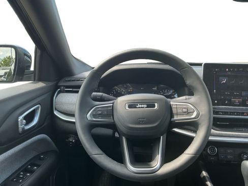 Used 2024 Jeep Compass Latitude AWD/4WD image 12