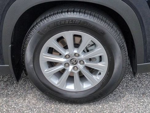 Used 2024 Toyota Grand Highlander AWD image 11