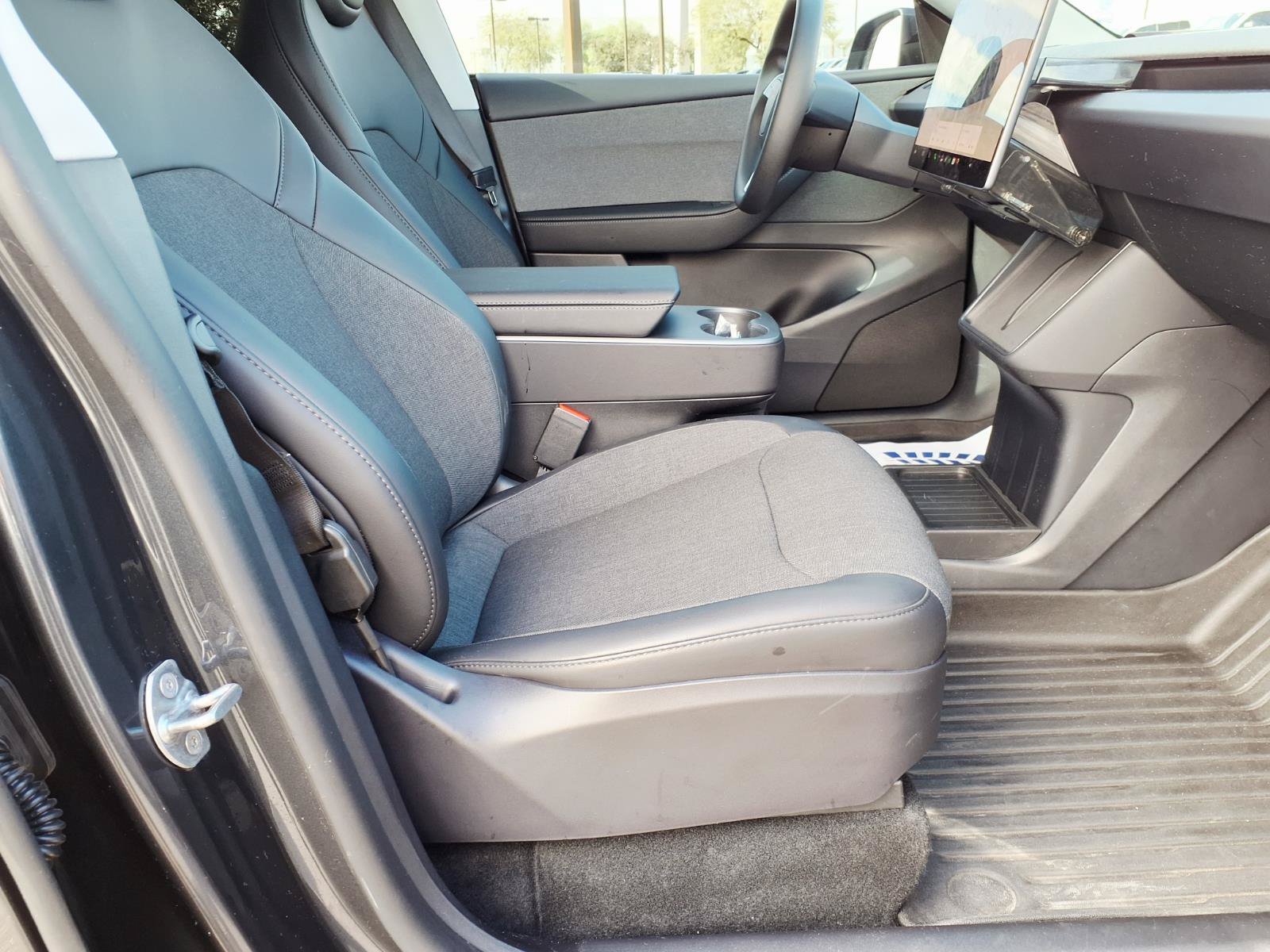 Used 2026 Tesla Model Y 2WD image 10