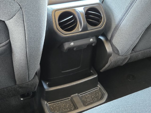 Used 2024 Jeep Wrangler Unlimited AWD/4WD image 31