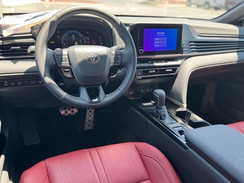 Certified 2025 Toyota Camry SE FWD image 31