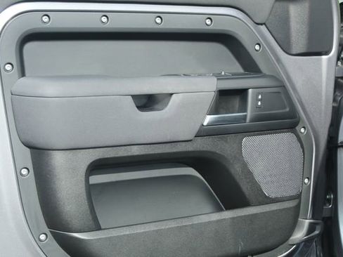 Used 2023 Land Rover Defender 110 image 21