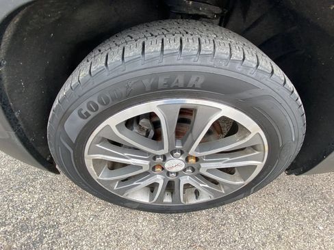 Used 2017 GMC Acadia SLT AWD/4WD image 26