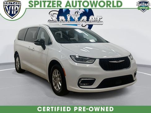 Used 2025 Chrysler Pacifica Select FWD image 1