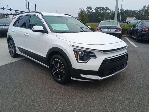 Used 2023 Kia Niro EX image 3