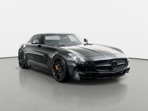 Used 2011 Mercedes-Benz SLS AMG Coupe image 4