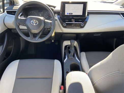 Used 2025 Toyota Corolla LE image 10
