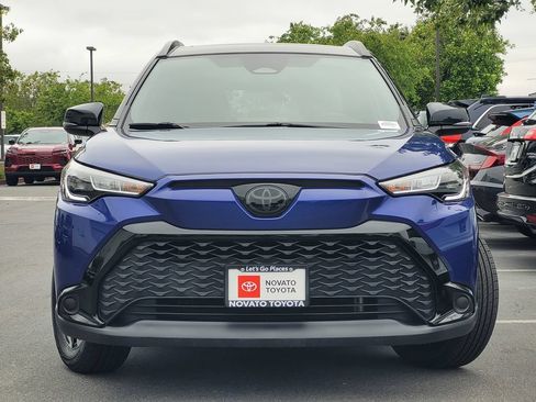 Used 2024 Toyota Corolla Cross AWD Hybrid w/ Moonroof Package image 2