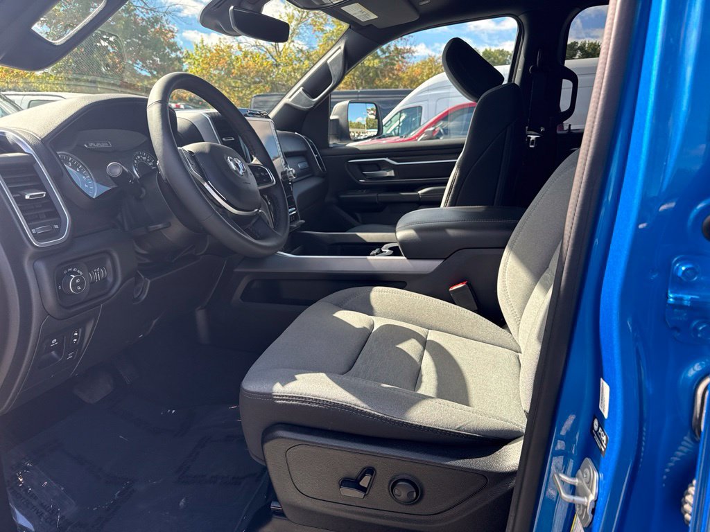 Used 2025 RAM 1500 Big Horn AWD/4WD image 3