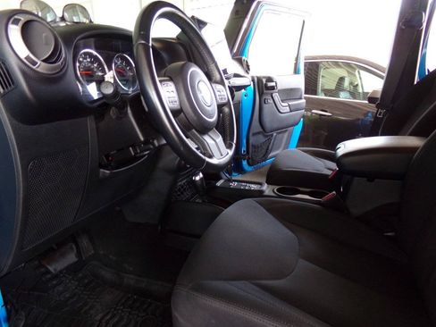 Used 2015 Jeep Wrangler Unlimited Sport AWD/4WD image 16