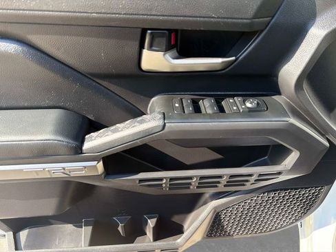 Used 2025 Toyota Tacoma TRD Sport AWD/4WD image 18
