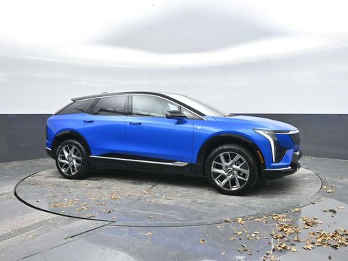 New 2026 Cadillac Optiq Luxury 1 image 7