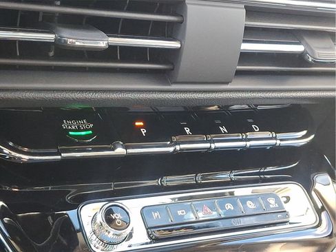 New 2026 Lincoln Corsair Premiere image 9