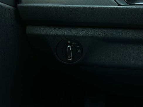 Used 2024 Volkswagen Jetta SE FWD image 19