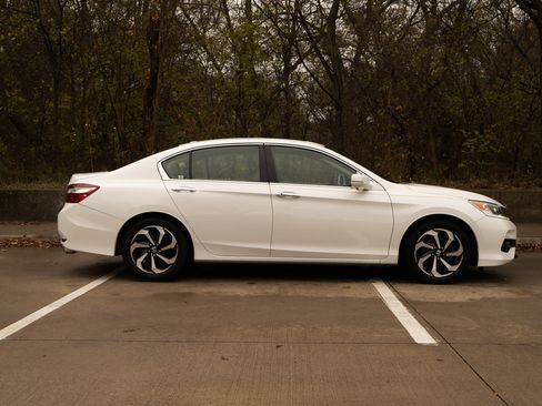 Used 2016 Honda Accord EX-L image 10