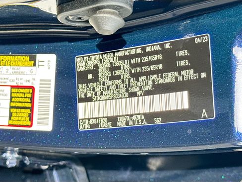 Used 2023 Toyota Highlander LE FWD image 31