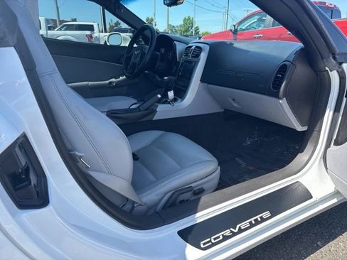 Used 2005 Chevrolet Corvette Coupe w/ Preferred Equipment Group RWD image 9