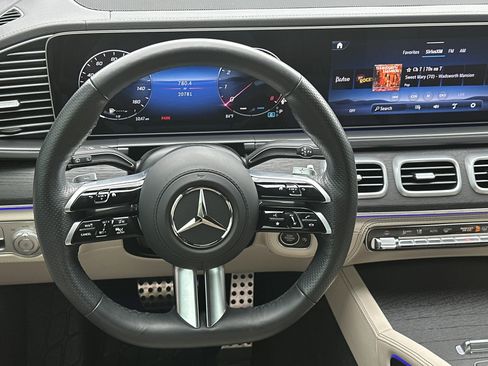 Used 2025 Mercedes-Benz GLS 450 4MATIC image 26